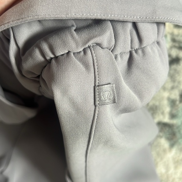 Lululemon Noir Crop - Picture 10 of 13